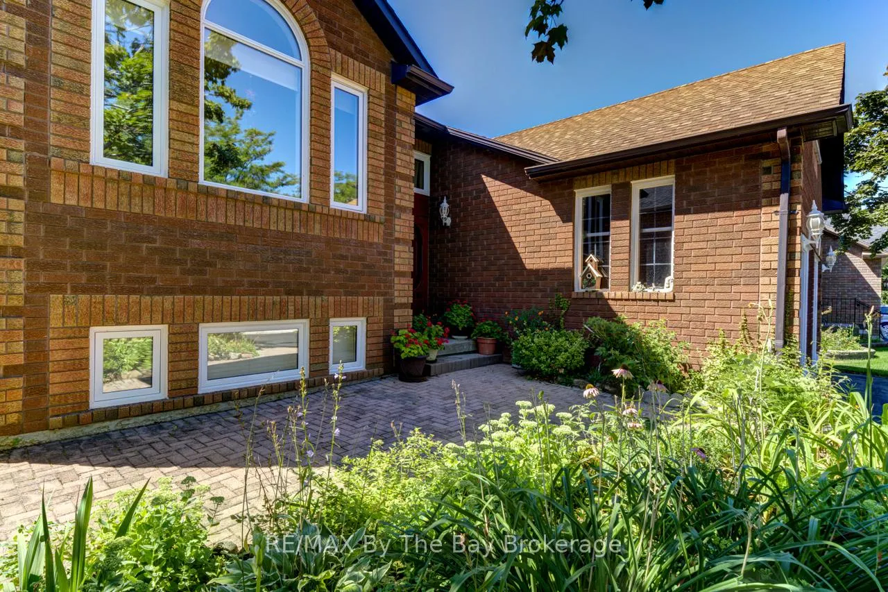 Photo 3 of 26 Timberland Crescent, Wasaga Beach — HOMEH