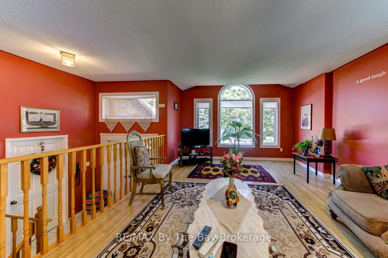 Photo 5 of 26 Timberland Crescent, Wasaga Beach — HOMEH