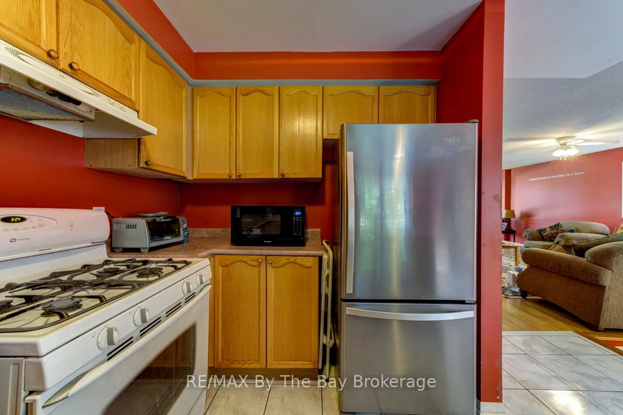Photo 10 of 26 Timberland Crescent, Wasaga Beach — HOMEH