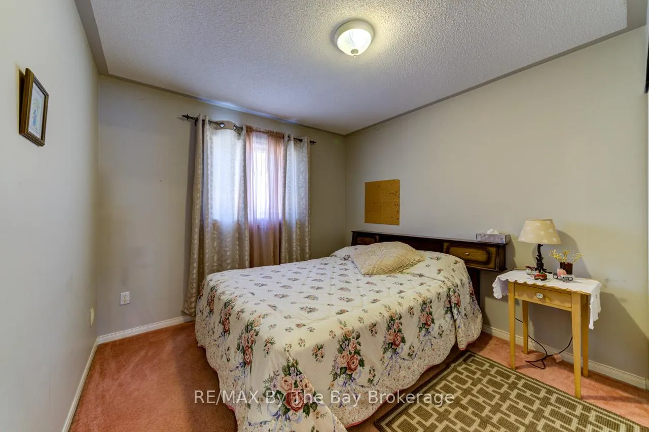 Photo 11 of 26 Timberland Crescent, Wasaga Beach — HOMEH