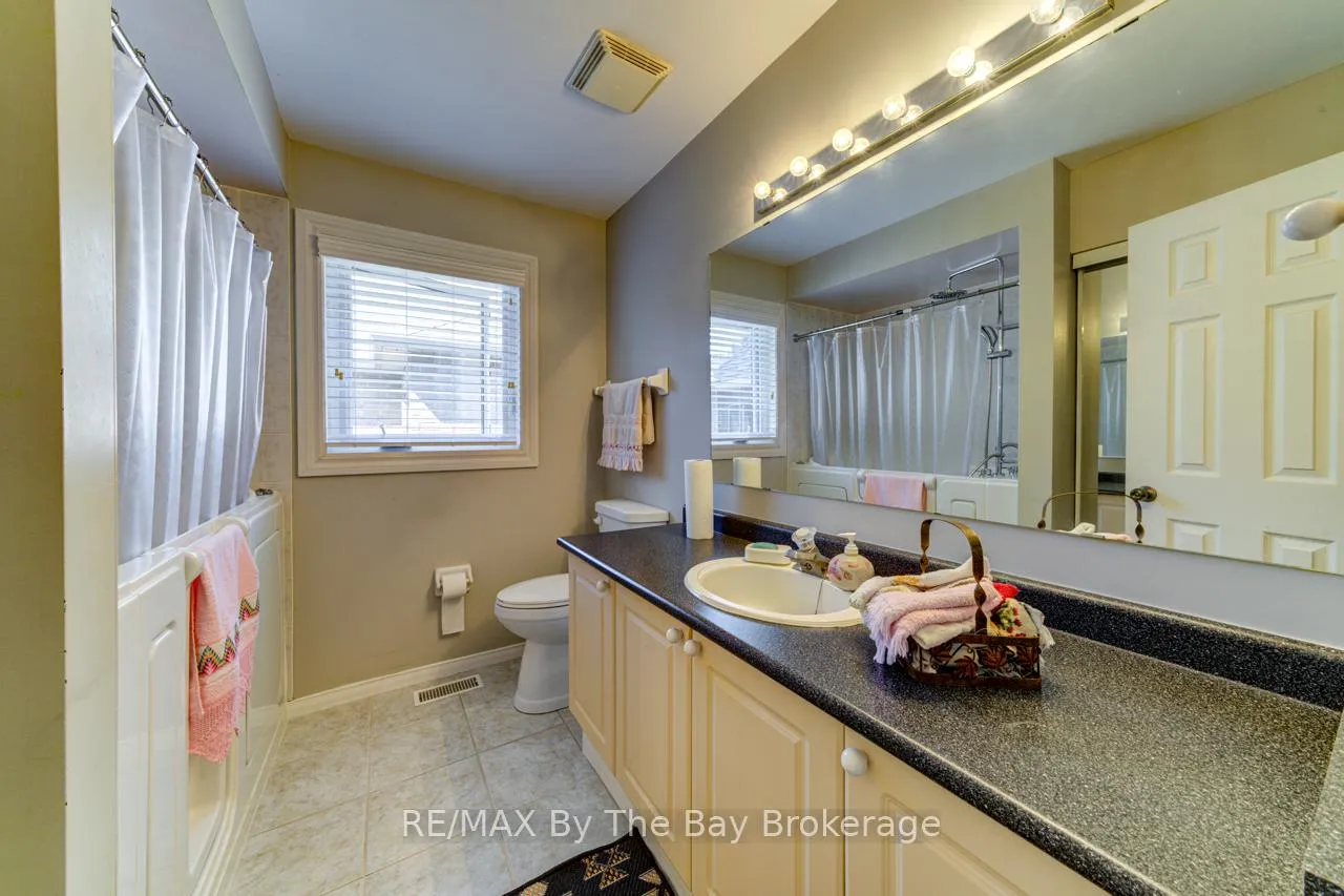Photo 13 of 26 Timberland Crescent, Wasaga Beach — HOMEH