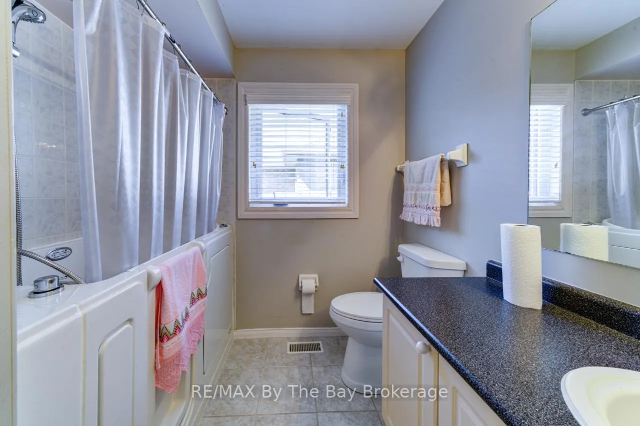 Photo 14 of 26 Timberland Crescent, Wasaga Beach — HOMEH