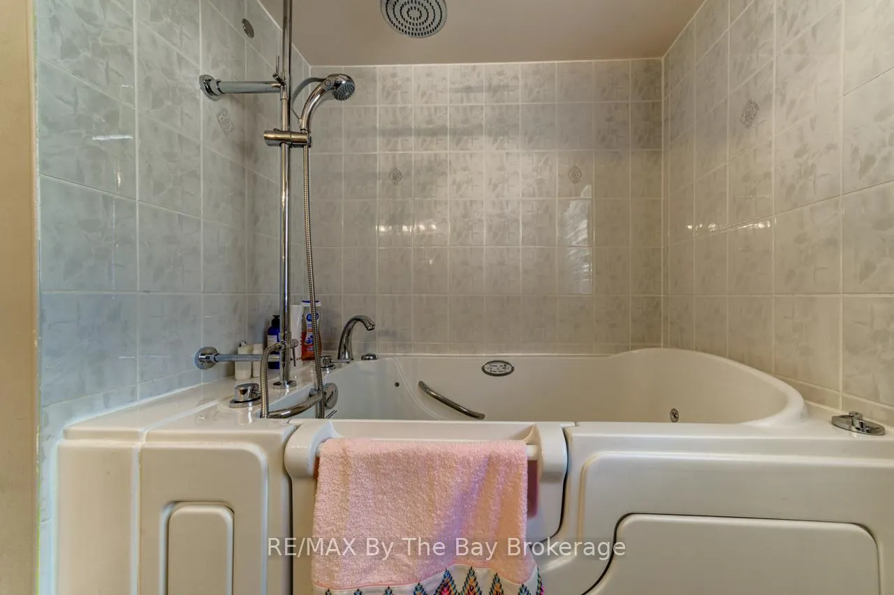 Photo 15 of 26 Timberland Crescent, Wasaga Beach — HOMEH