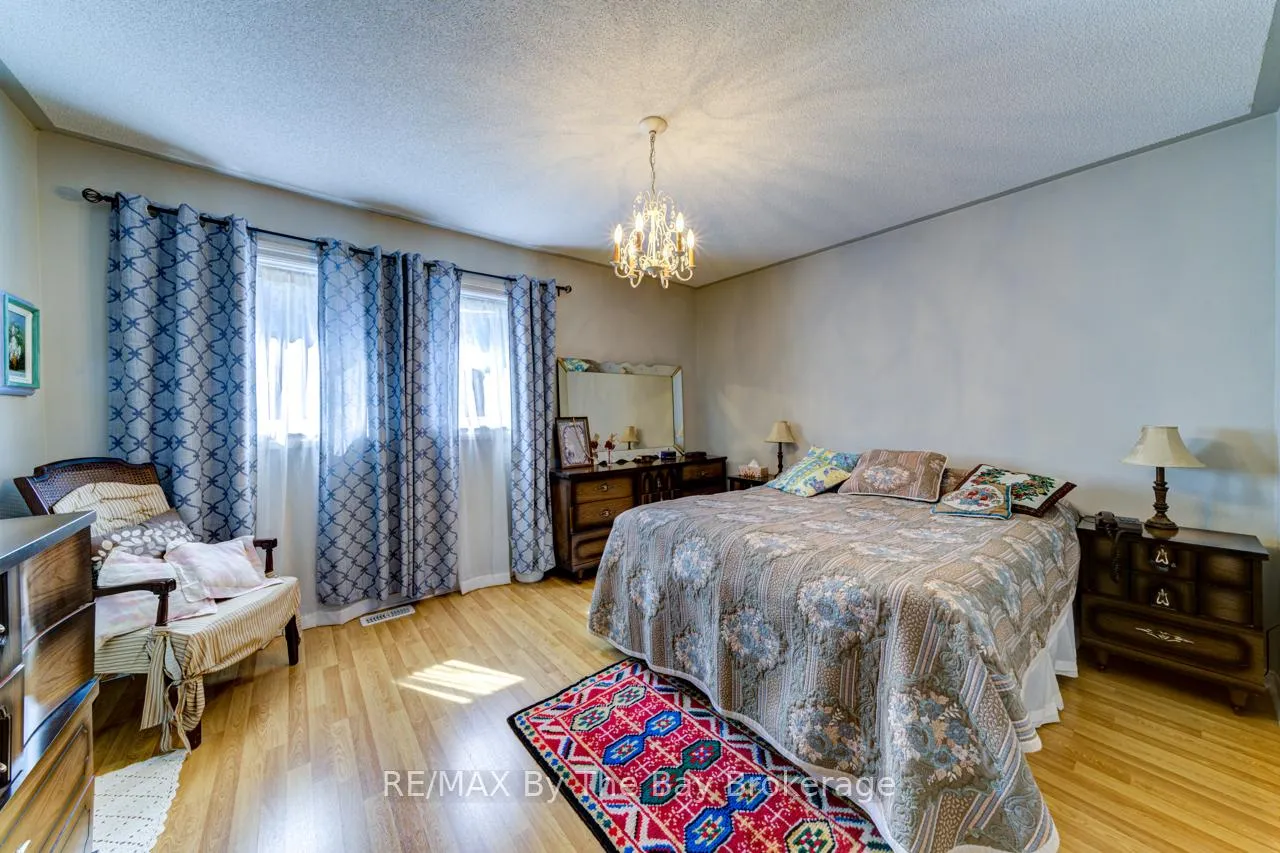 Photo 16 of 26 Timberland Crescent, Wasaga Beach — HOMEH