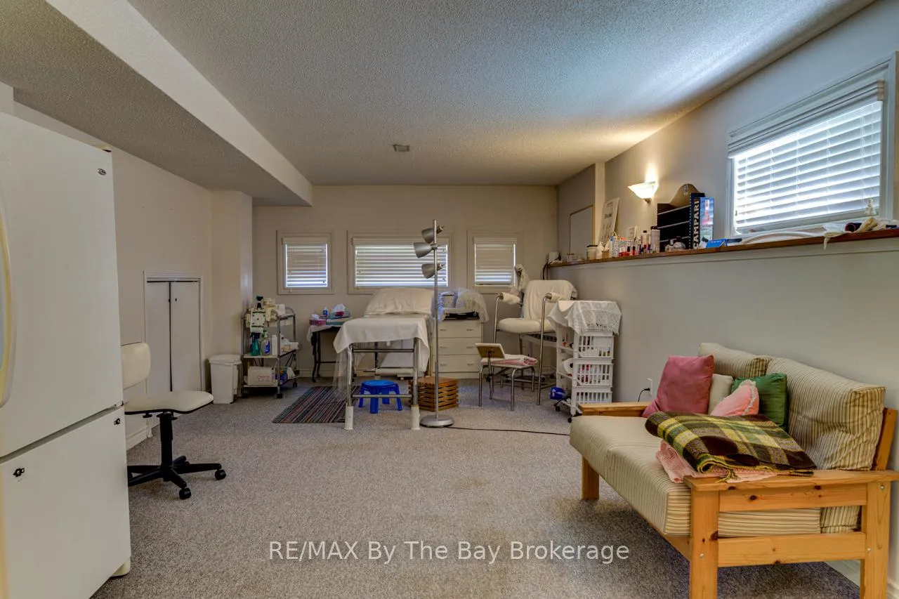Photo 18 of 26 Timberland Crescent, Wasaga Beach — HOMEH