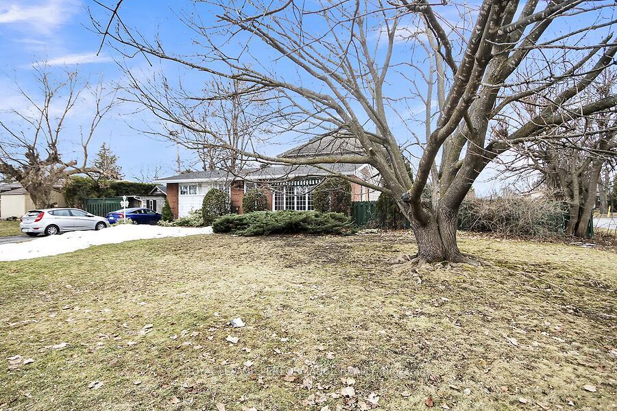 Photo 4 of 34 Hilliard Avenue, Ottawa, City View/Skyline/Fisher Heights/Parkwood Hills — HOMEH
