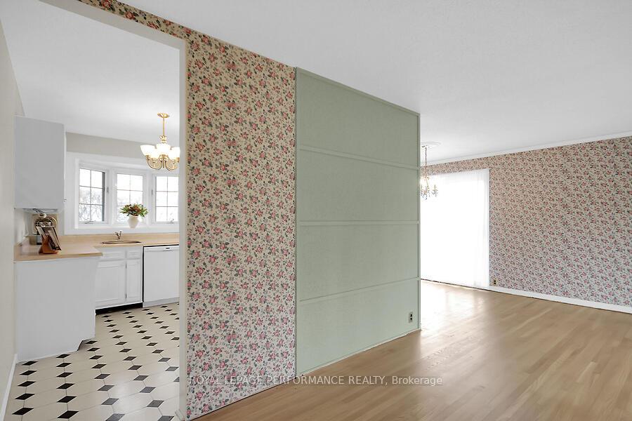 Photo 3 of 34 Hilliard Avenue, Ottawa, City View/Skyline/Fisher Heights/Parkwood Hills — HOMEH