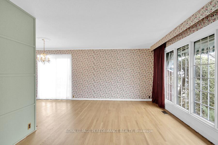 Photo 5 of 34 Hilliard Avenue, Ottawa, City View/Skyline/Fisher Heights/Parkwood Hills — HOMEH