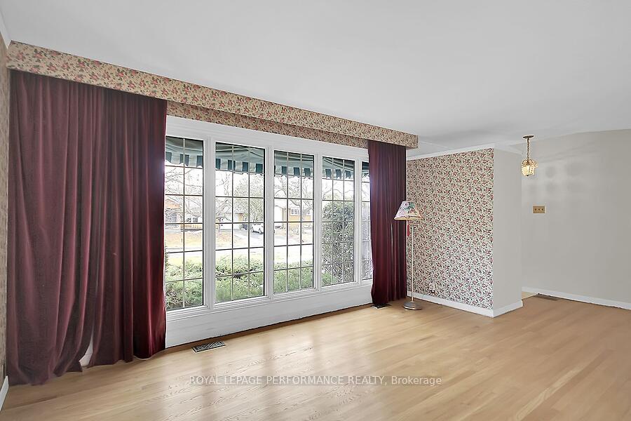 Photo 7 of 34 Hilliard Avenue, Ottawa, City View/Skyline/Fisher Heights/Parkwood Hills — HOMEH