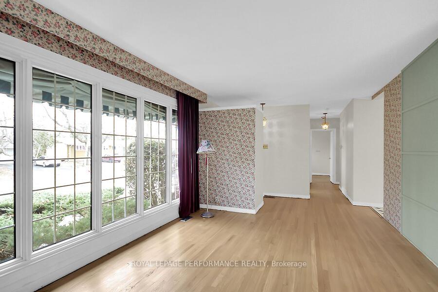 Photo 10 of 34 Hilliard Avenue, Ottawa, City View/Skyline/Fisher Heights/Parkwood Hills — HOMEH