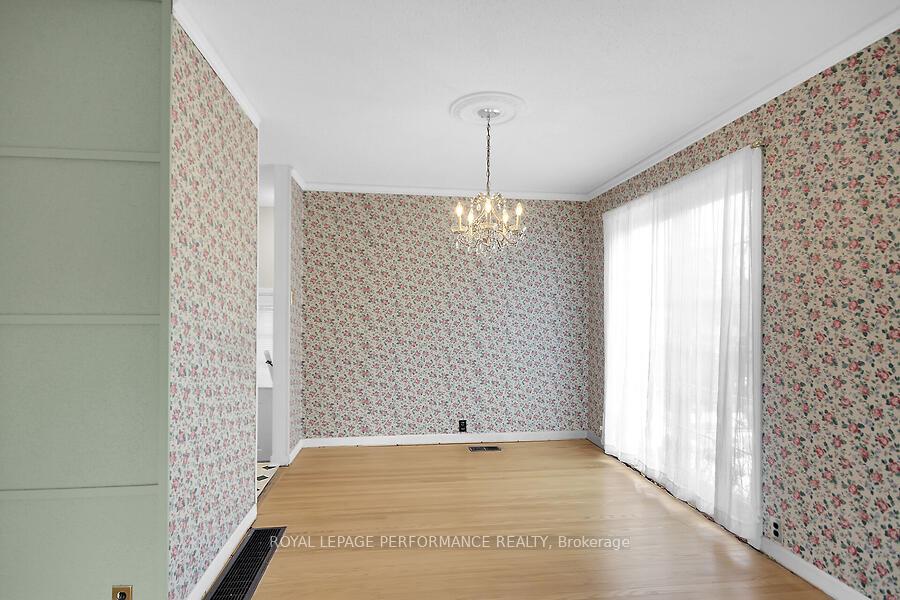 Photo 11 of 34 Hilliard Avenue, Ottawa, City View/Skyline/Fisher Heights/Parkwood Hills — HOMEH