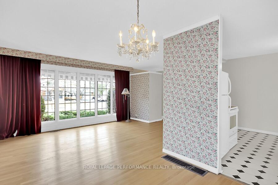 Photo 13 of 34 Hilliard Avenue, Ottawa, City View/Skyline/Fisher Heights/Parkwood Hills — HOMEH