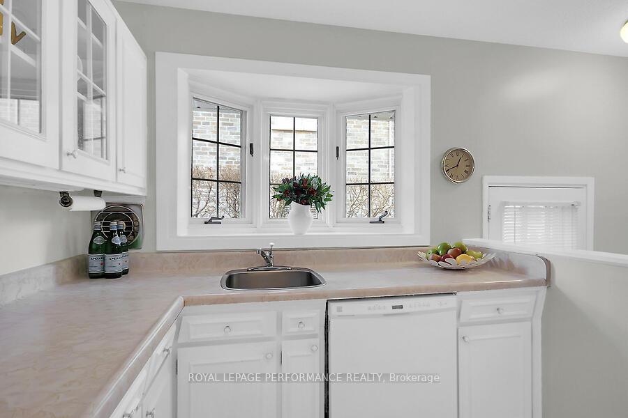 Photo 23 of 34 Hilliard Avenue, Ottawa, City View/Skyline/Fisher Heights/Parkwood Hills — HOMEH