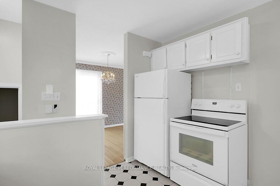 Photo 18 of 34 Hilliard Avenue, Ottawa, City View/Skyline/Fisher Heights/Parkwood Hills — HOMEH