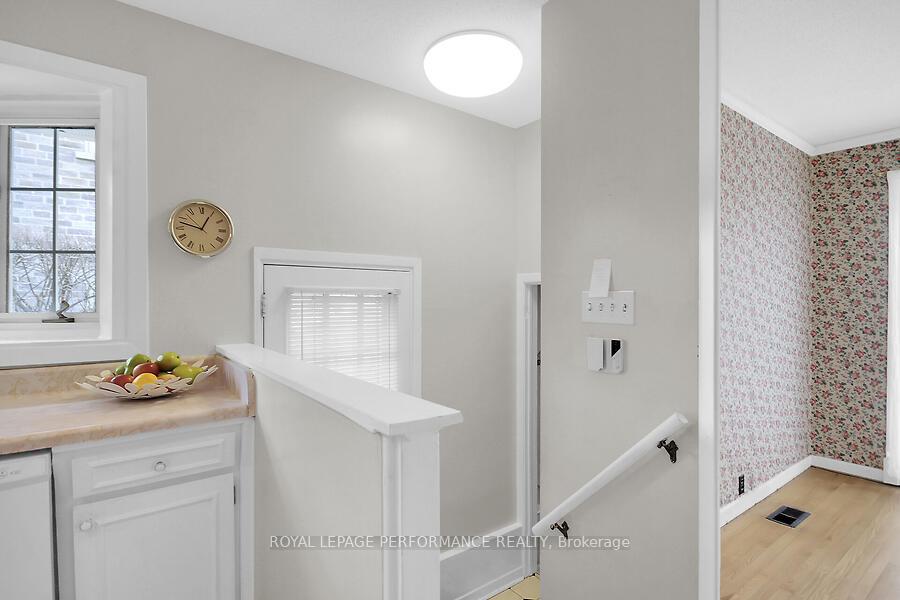 Photo 31 of 34 Hilliard Avenue, Ottawa, City View/Skyline/Fisher Heights/Parkwood Hills — HOMEH