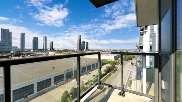 Photo 3 of Unit 1001, 10 Honeycrisp Crescent, Vaughan, Vaughan Corporate Centre — HOMEH