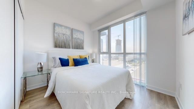 Photo 9 of Unit 1001, 10 Honeycrisp Crescent, Vaughan, Vaughan Corporate Centre — HOMEH