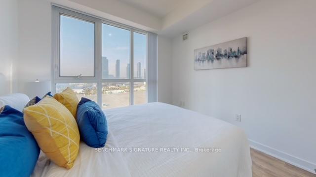 Photo 13 of Unit 1001, 10 Honeycrisp Crescent, Vaughan, Vaughan Corporate Centre — HOMEH