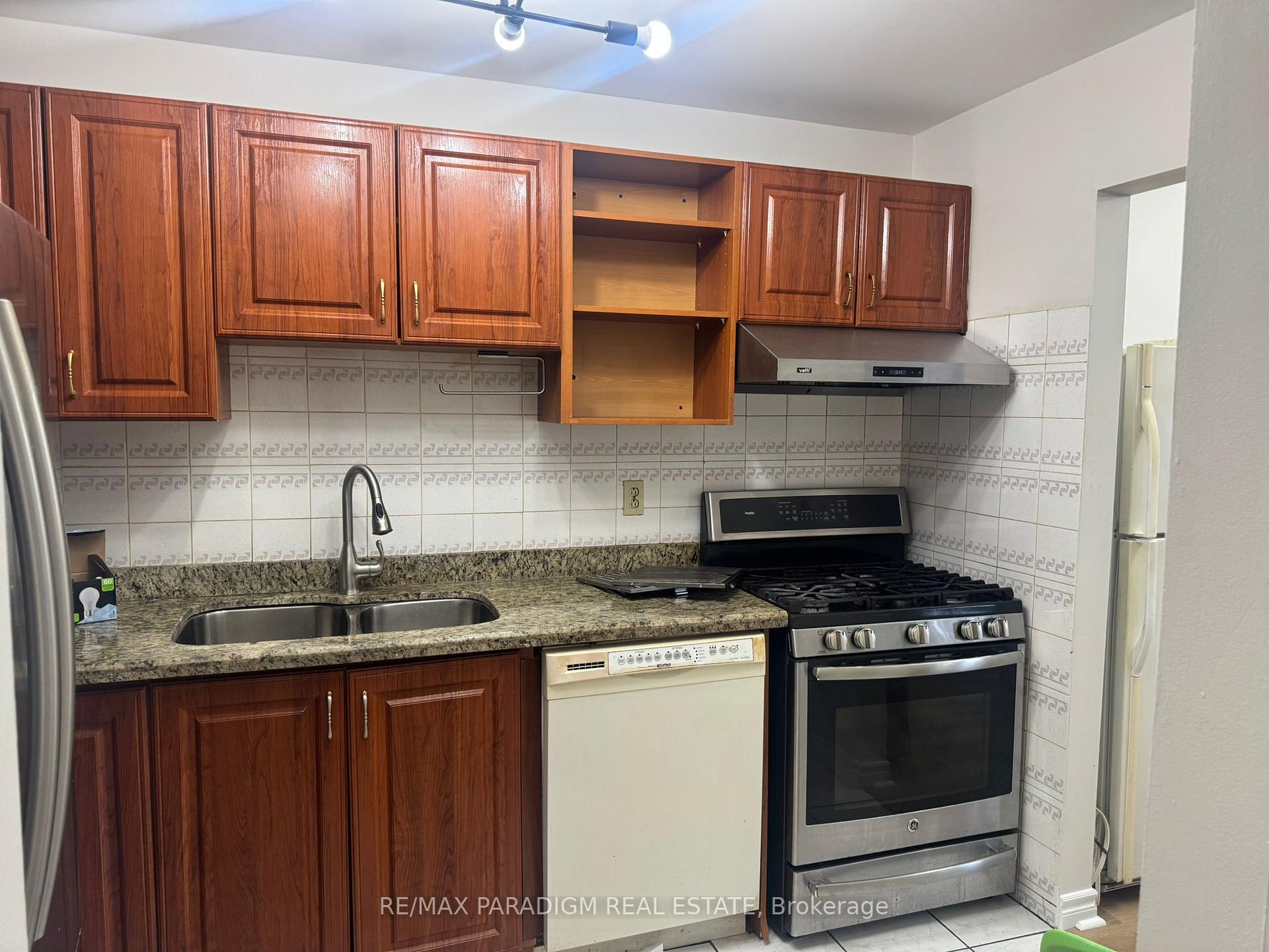 Photo 8 of Unit 401, 21 Reith Way, Markham, Aileen-Willowbrook — HOMEH