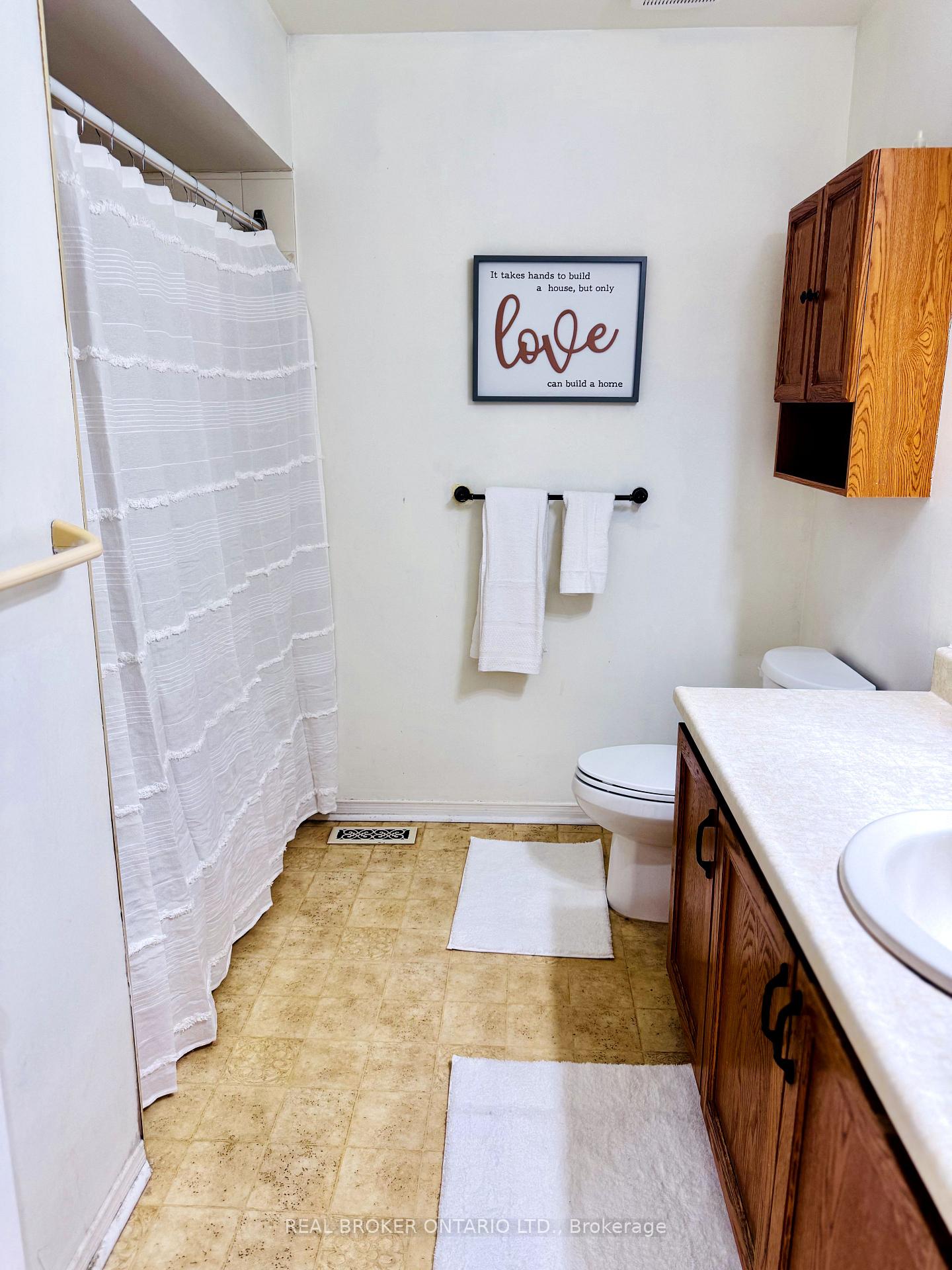 Photo 9 of Unit Main, 53 Blackburn Crescent, Ajax, Central — HOMEH