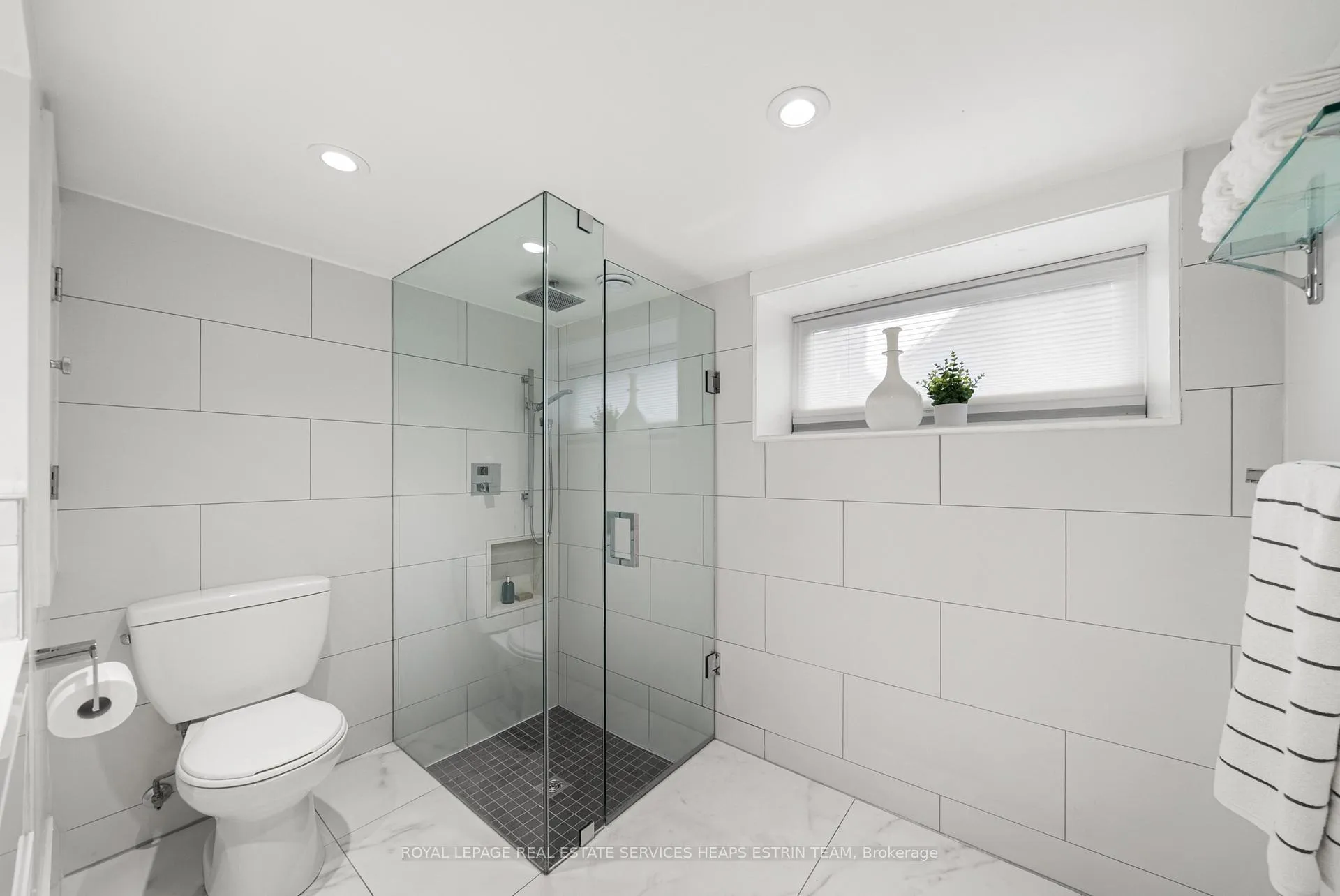 Photo 36 of 112 Douglas Drive, Toronto, Rosedale-Moore Park — HOMEH