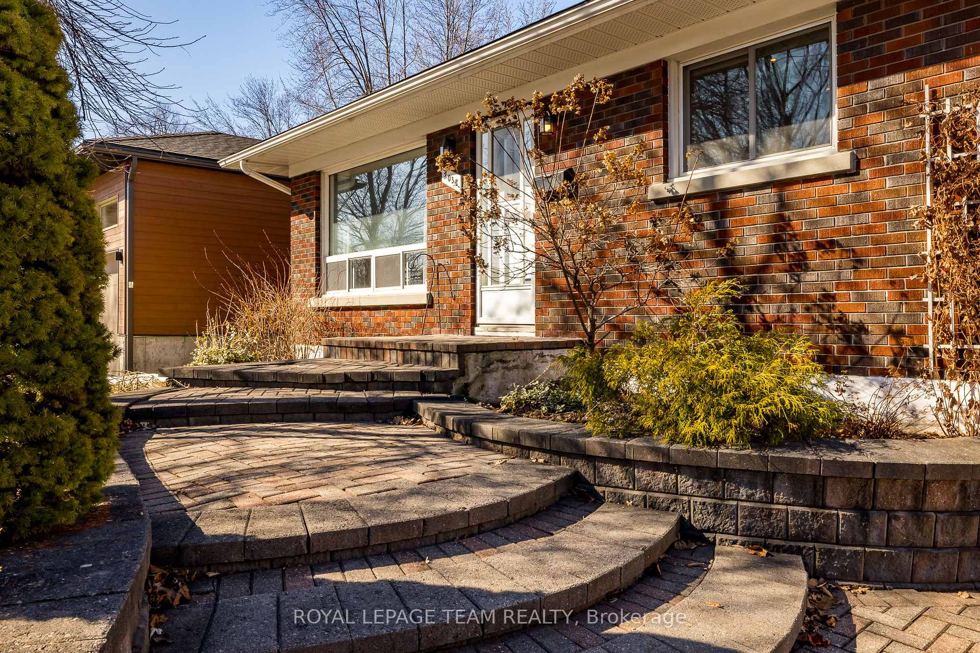 Photo 1 of 2038 Vincent Street, Ottawa, Elmvale Acres — HOMEH
