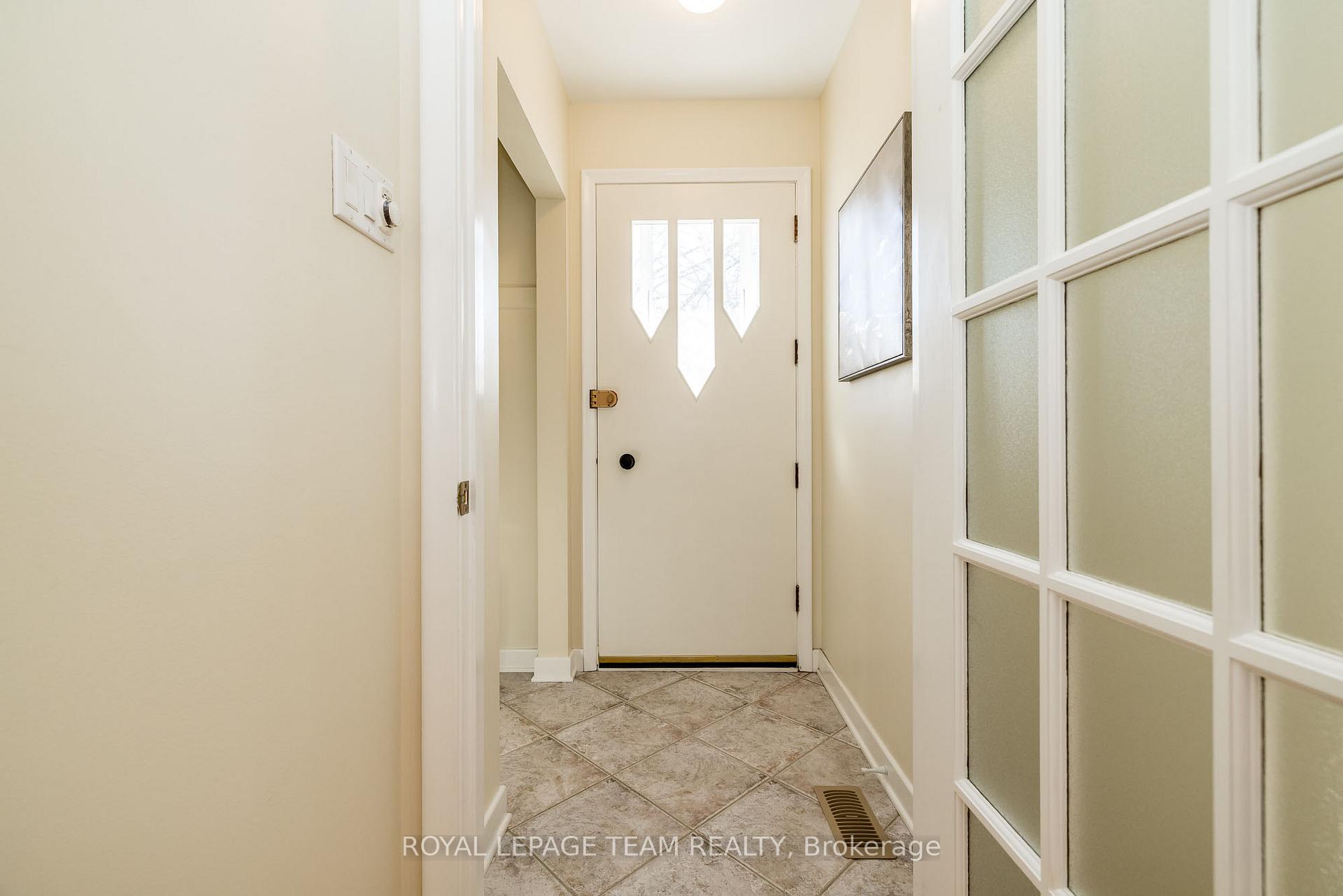 Photo 4 of 2038 Vincent Street, Ottawa, Elmvale Acres — HOMEH