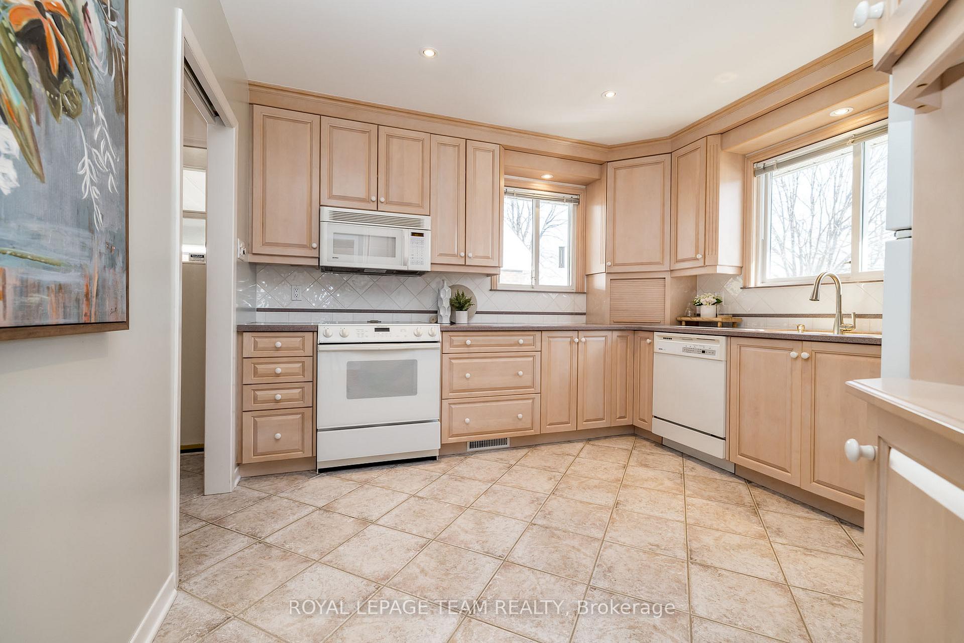 Photo 15 of 2038 Vincent Street, Ottawa, Elmvale Acres — HOMEH