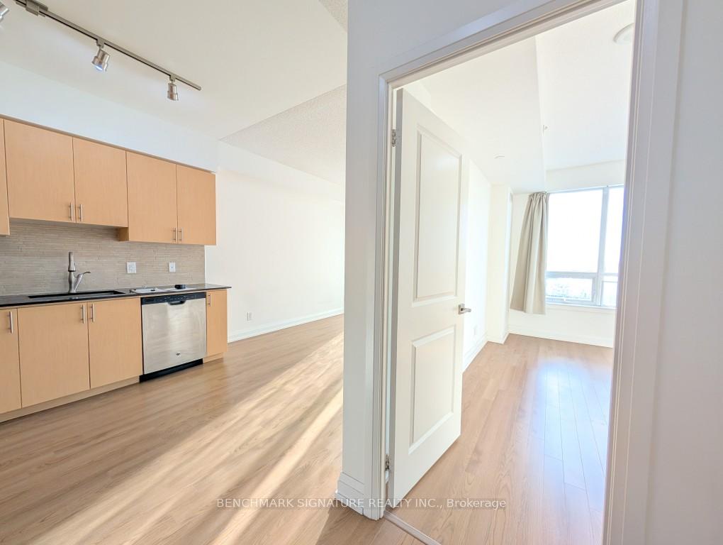Photo 8 of Unit 616, 7171 Yonge Street, Markham, Thornhill — HOMEH