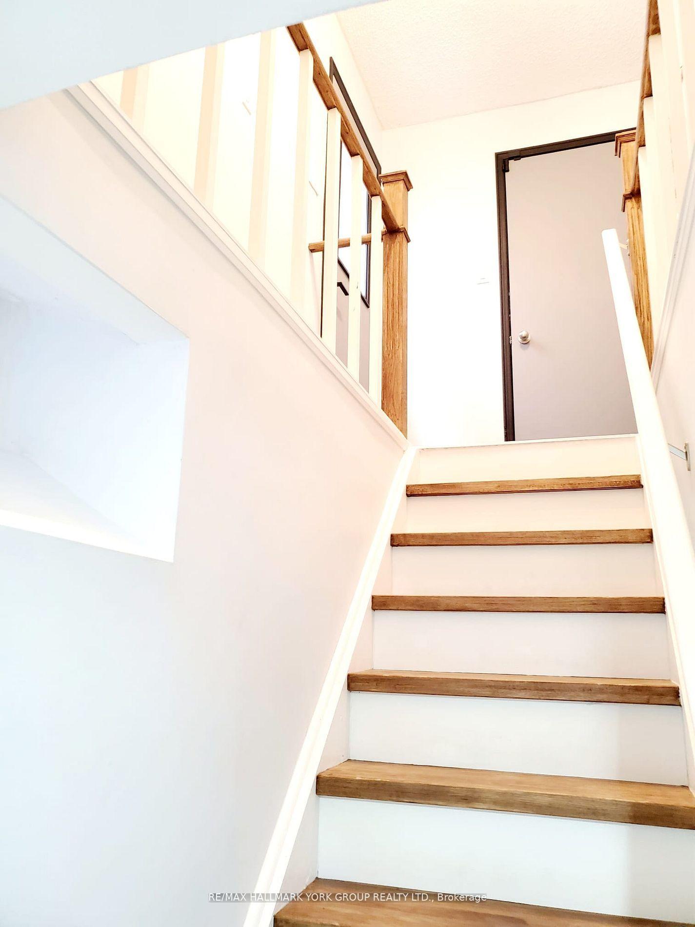 Photo 5 of Unit Bmst, 69 Moorcrest Drive, Aurora, Aurora Village — HOMEH