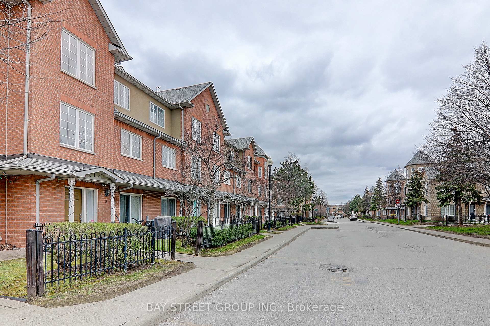 Photo 2 of Unit 8, 3 Alpen Way, Markham, Unionville — HOMEH