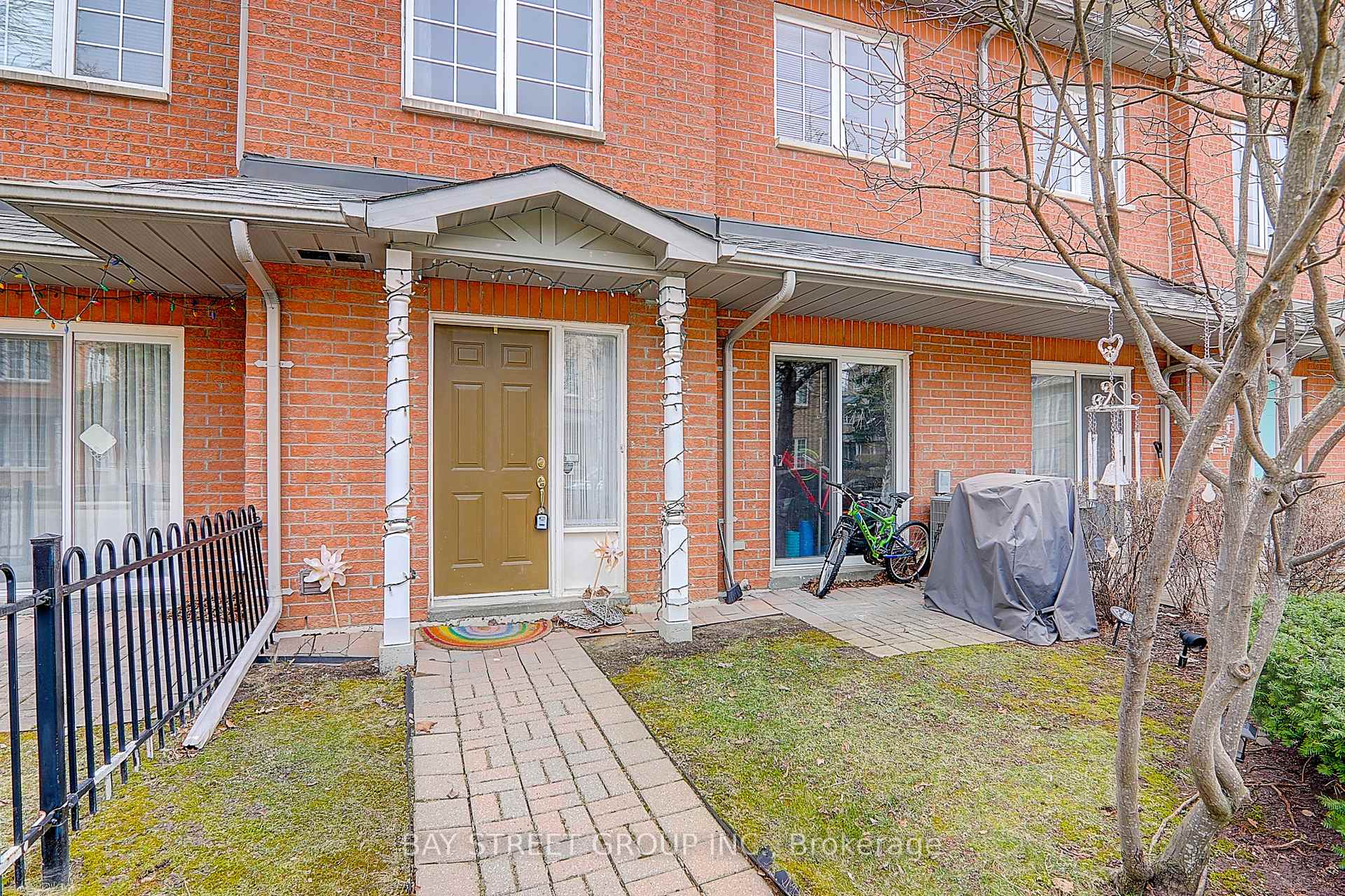 Photo 3 of Unit 8, 3 Alpen Way, Markham, Unionville — HOMEH