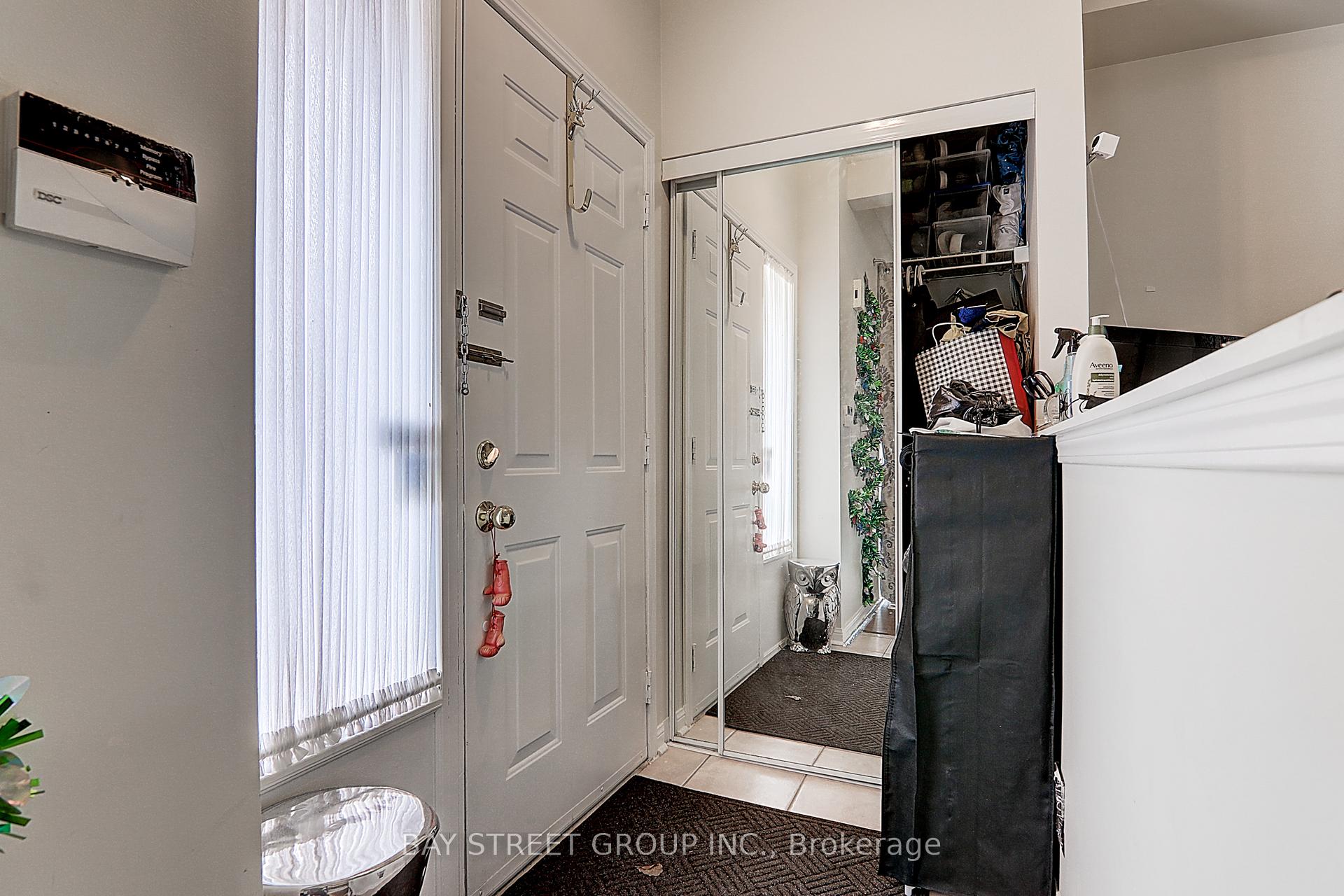 Photo 4 of Unit 8, 3 Alpen Way, Markham, Unionville — HOMEH