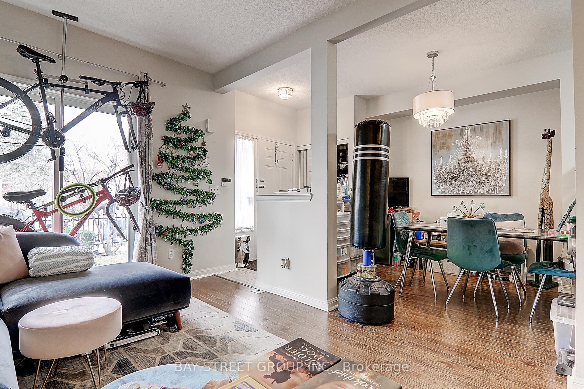 Photo 5 of Unit 8, 3 Alpen Way, Markham, Unionville — HOMEH
