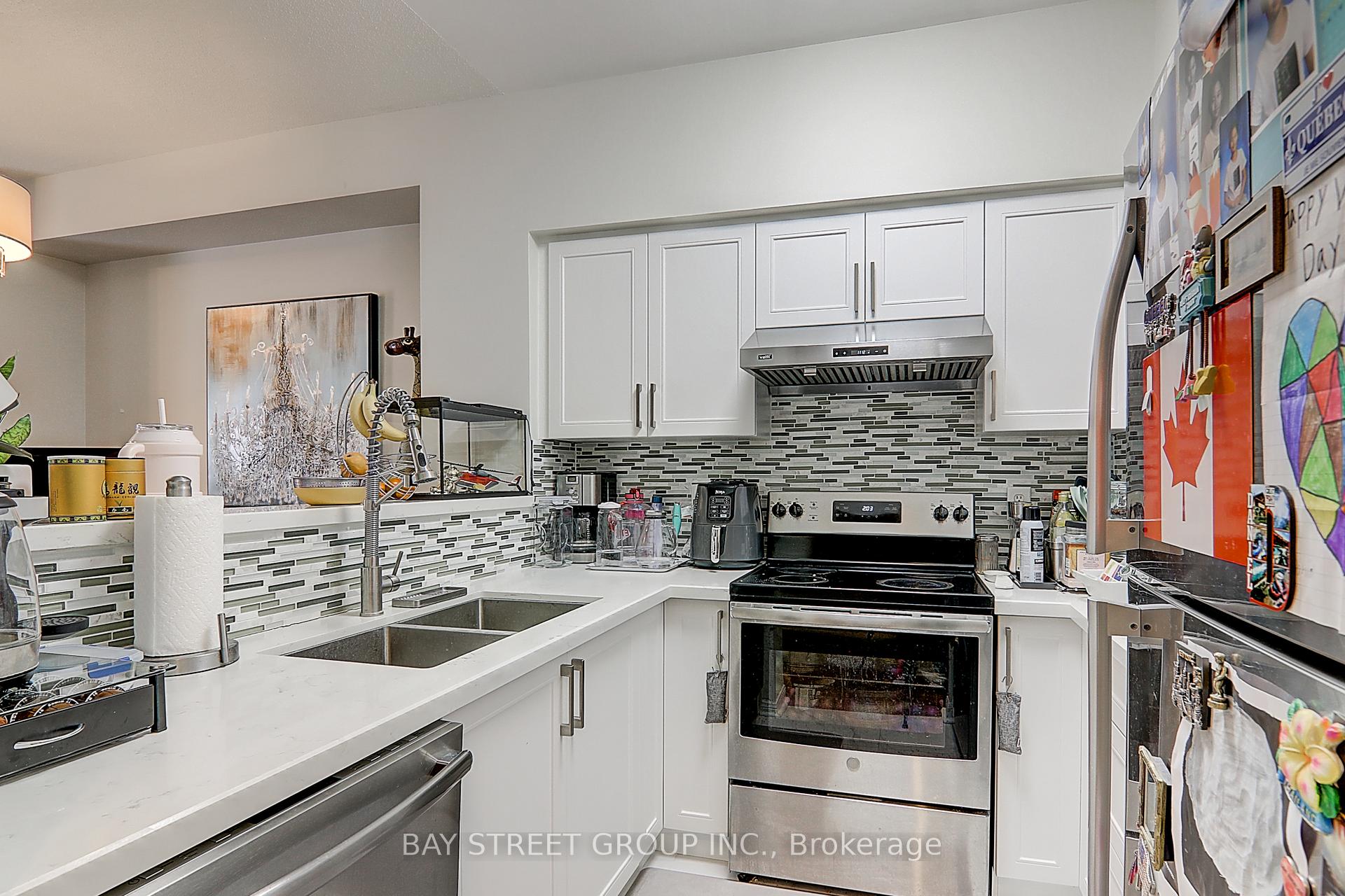Photo 8 of Unit 8, 3 Alpen Way, Markham, Unionville — HOMEH