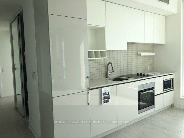Photo 4 of Unit 5610, 898 Portage Parkway, Vaughan, Concord — HOMEH