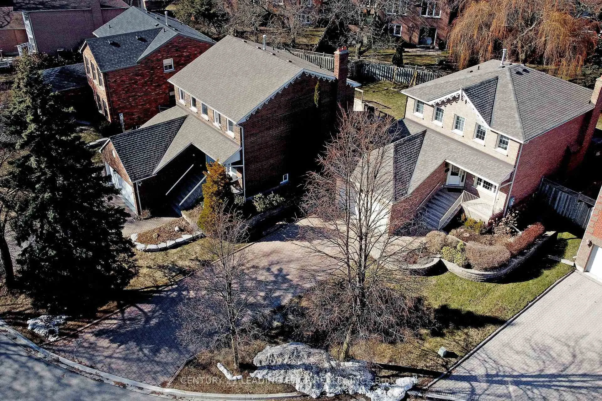 Photo 1 of 19 Berkeley Court, Markham, Unionville — HOMEH