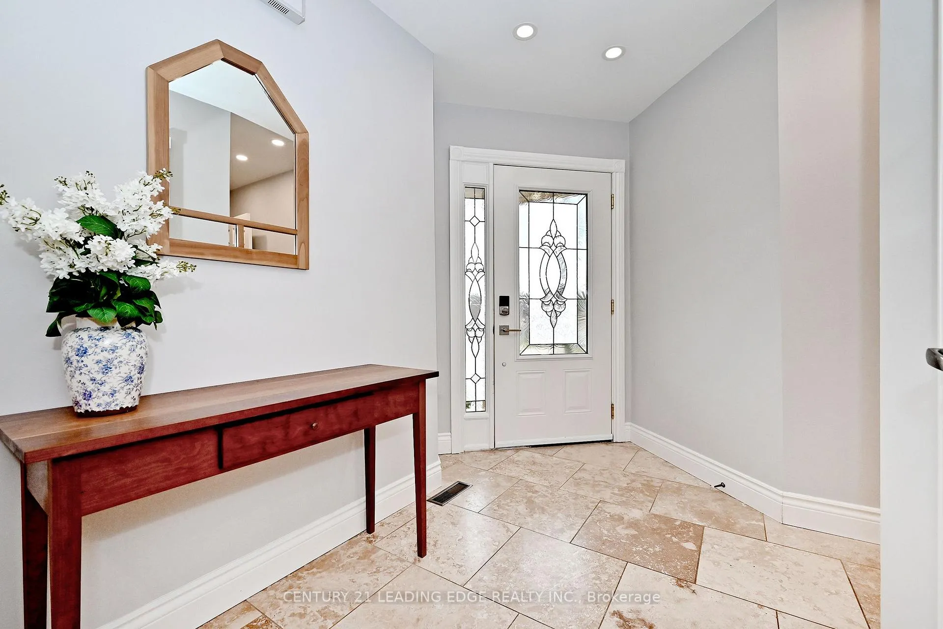 Photo 4 of 19 Berkeley Court, Markham, Unionville — HOMEH