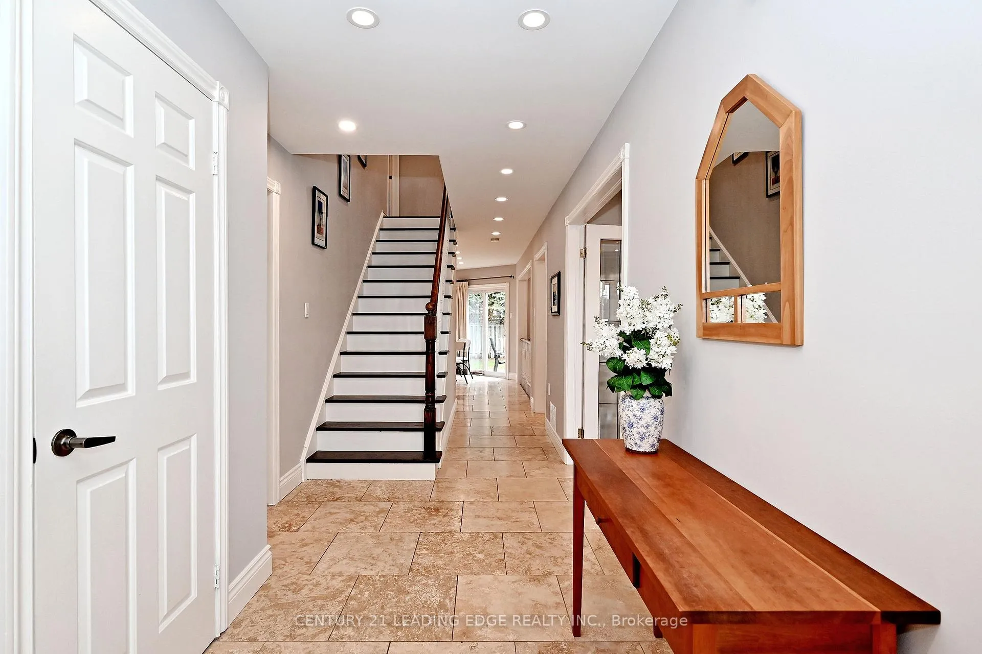 Photo 5 of 19 Berkeley Court, Markham, Unionville — HOMEH