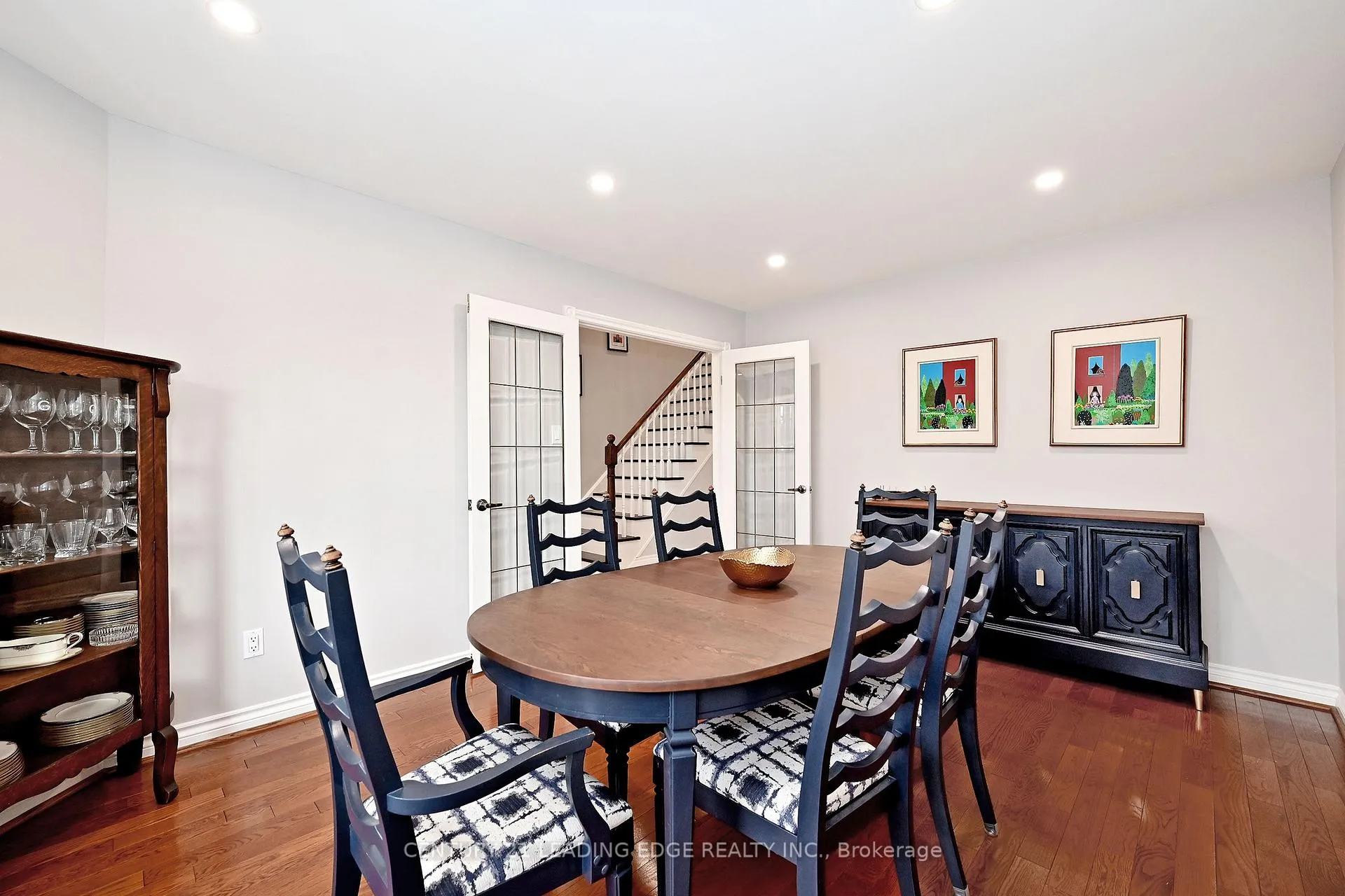Photo 7 of 19 Berkeley Court, Markham, Unionville — HOMEH