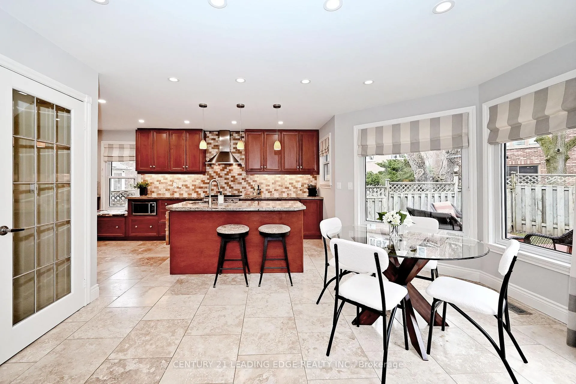 Photo 10 of 19 Berkeley Court, Markham, Unionville — HOMEH