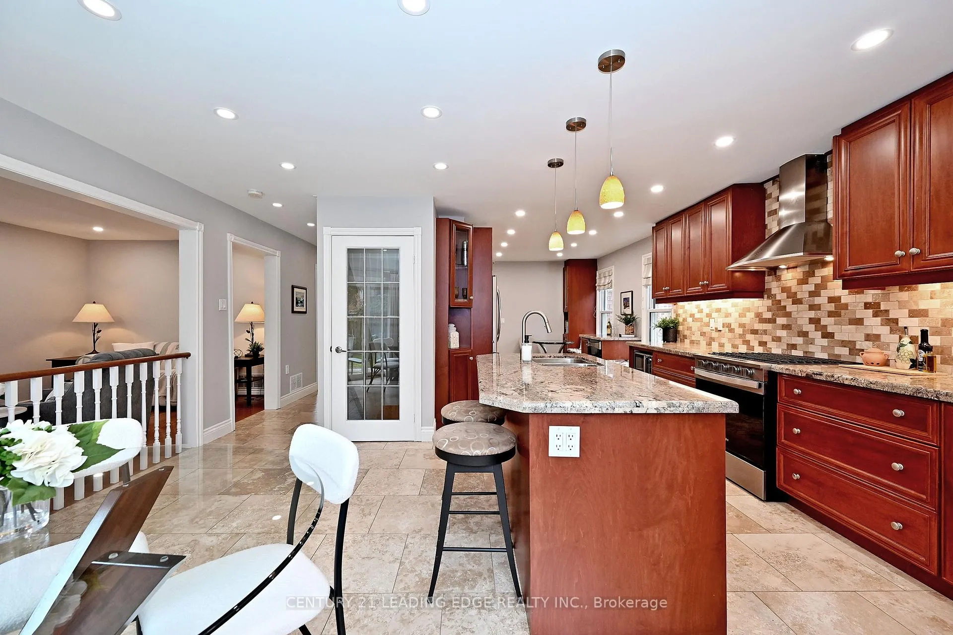 Photo 11 of 19 Berkeley Court, Markham, Unionville — HOMEH