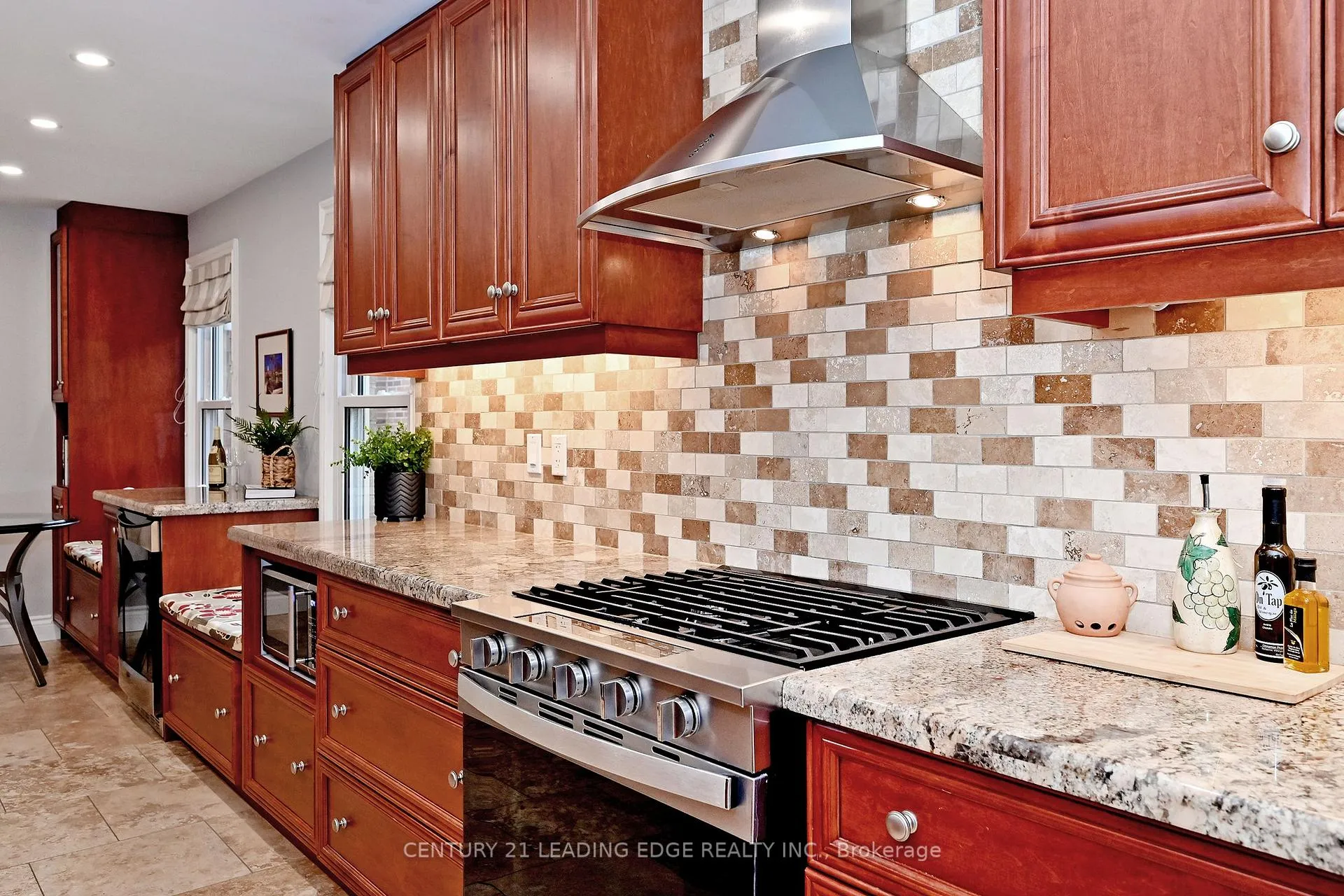 Photo 12 of 19 Berkeley Court, Markham, Unionville — HOMEH