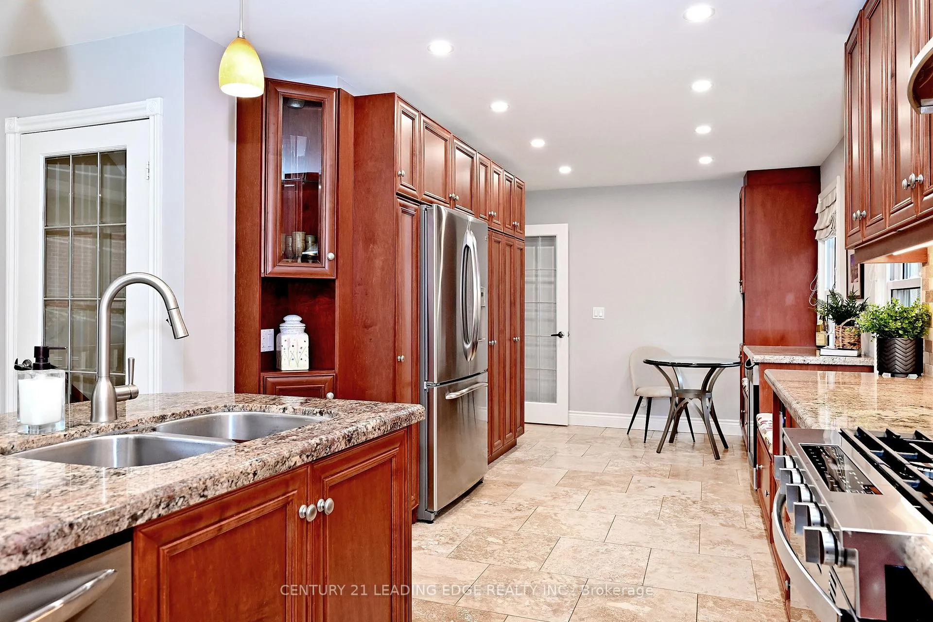 Photo 13 of 19 Berkeley Court, Markham, Unionville — HOMEH