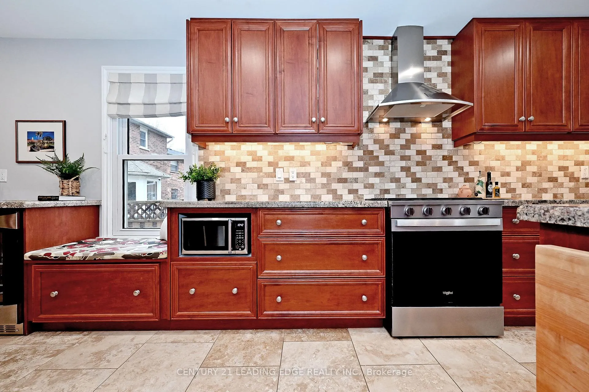 Photo 14 of 19 Berkeley Court, Markham, Unionville — HOMEH