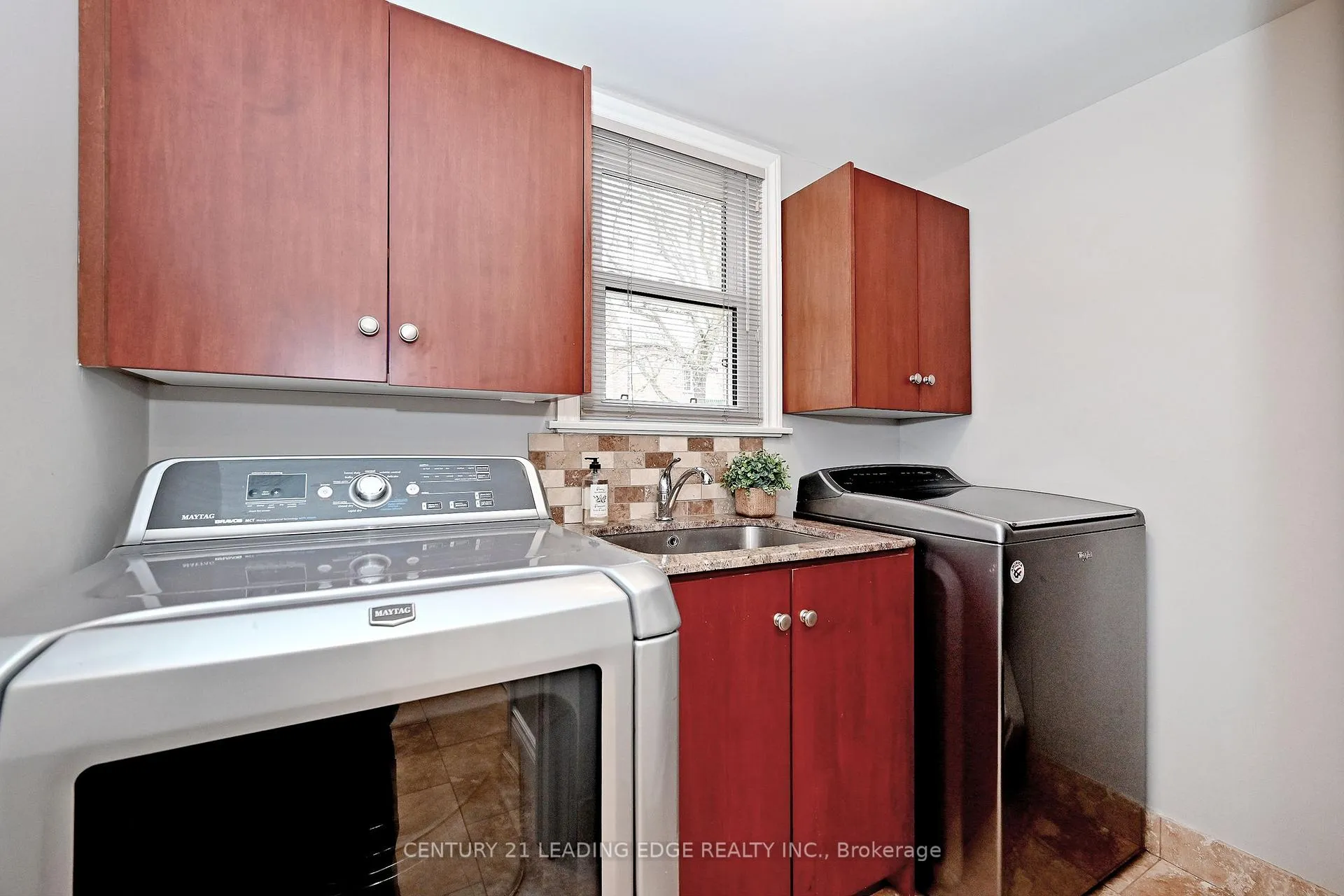 Photo 20 of 19 Berkeley Court, Markham, Unionville — HOMEH