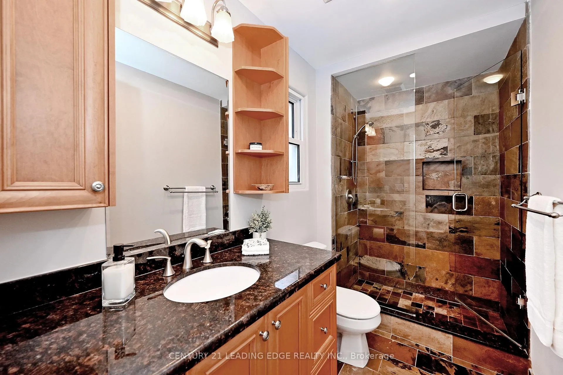 Photo 26 of 19 Berkeley Court, Markham, Unionville — HOMEH