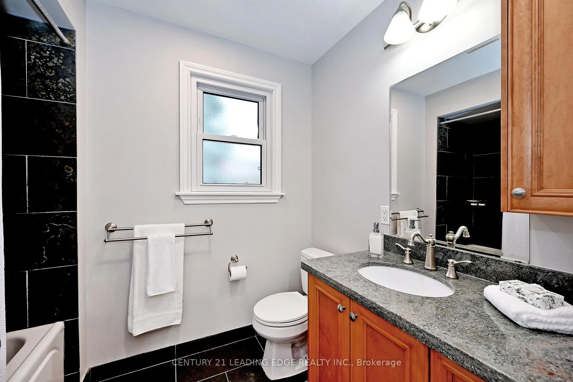 Photo 33 of 19 Berkeley Court, Markham, Unionville — HOMEH