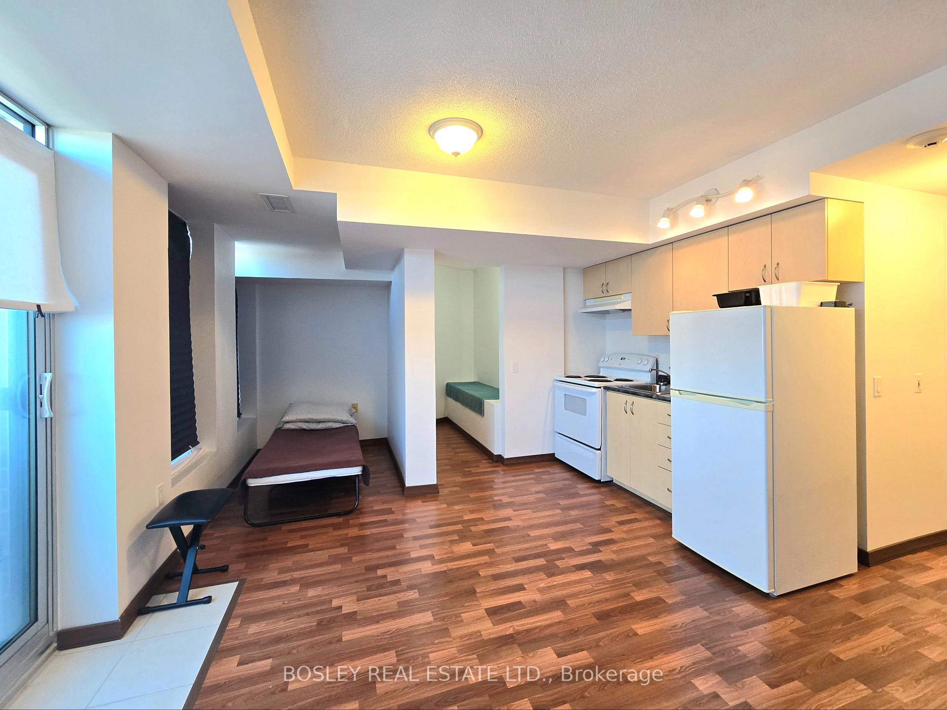 Photo 2 of Unit 702, 15 Maplewood Avenue, Toronto, Humewood-Cedarvale — HOMEH