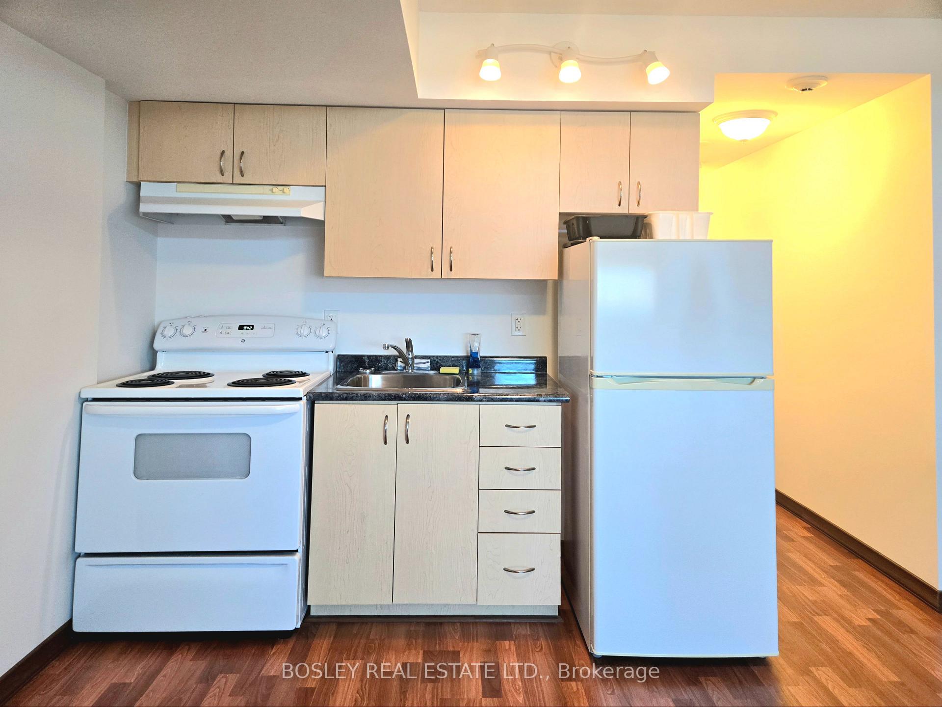 Photo 5 of Unit 702, 15 Maplewood Avenue, Toronto, Humewood-Cedarvale — HOMEH